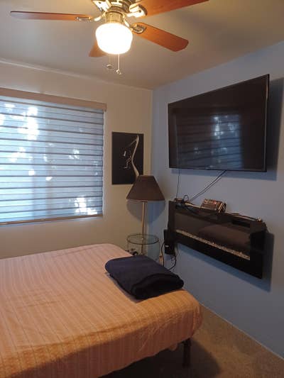 Medium room or rent in house with two mature males Main Photo