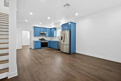 3 bedroom, 3 bath, 2 tenants (you and I) Main Photo