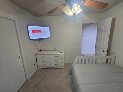 Fully furnished room with utilities included Main Photo