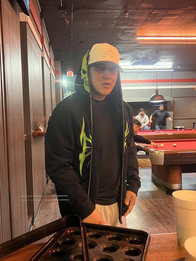 Man looking for room in LA with female roommates Main Photo