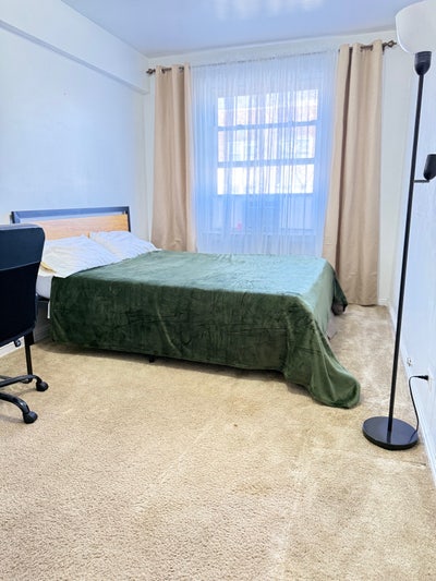 Room in Kew Gardens Hills Main Photo