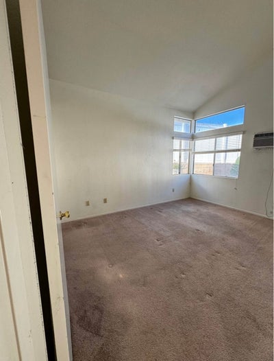 Master Room with your own bath available 🏡 Main Photo