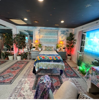 Artsy Suite ('Star’s Room') Females Household Main Photo