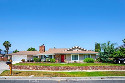 Room for Rent in the Heart of Corona Main Photo