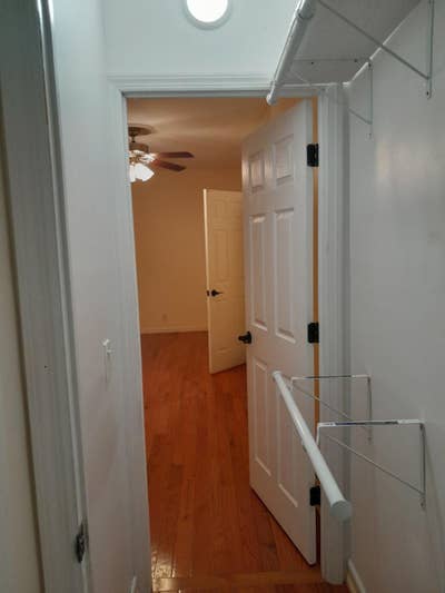 Nice big room in a really big apt. close to train  Main Photo