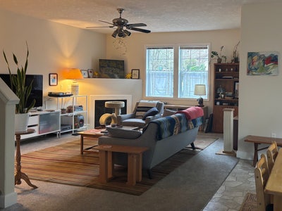 Quaint room in NE Portland gals house Main Photo