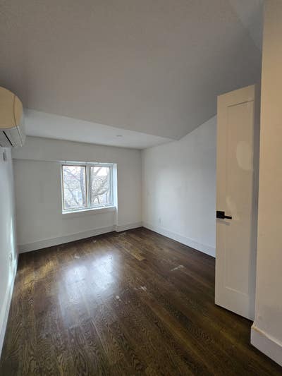 #306 Affordable rooms in a gorgeous 5 bed duplex 1 Main Photo