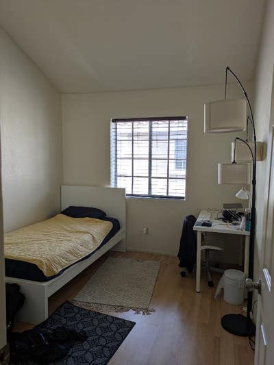 Quietsafeand cozy room in a condo Main Photo