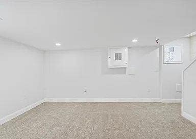 Modern _Bedroom Basement Apartment_Walk to Good Sa Main Photo