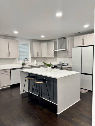 Stylish Modern Home Near Airport Main Photo