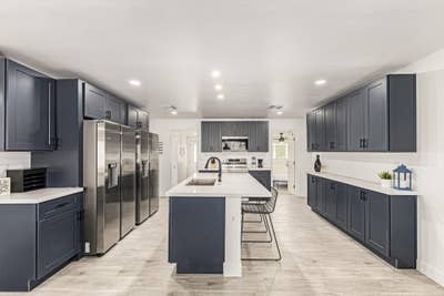 Absolutely  Perfect! Fully Remodeled.  Located nea Main Photo