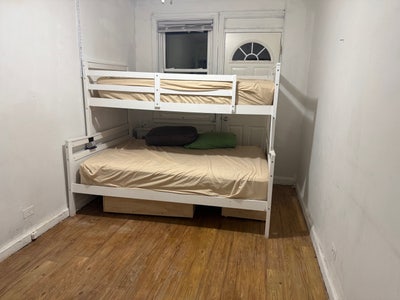 Small room located in Brooklyn for rent Main Photo