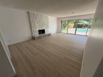 Renovated Room with Ensuite private bathroom Main Photo