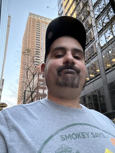 Looking for roommates in the Boston area  Main Photo