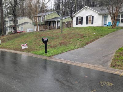 2 rooms available in a 3 bedroom home Main Photo