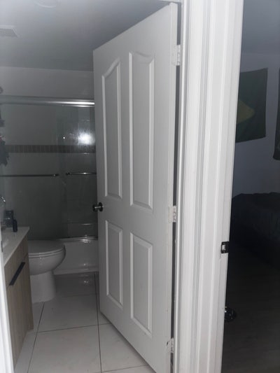 Free room in Sunrise Apartment complex  Main Photo