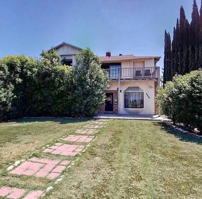Private room with bath in spacious Van Nuys house Main Photo