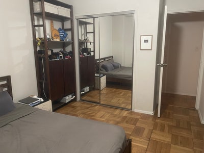 Room for rent in Miracle Mile area Main Photo