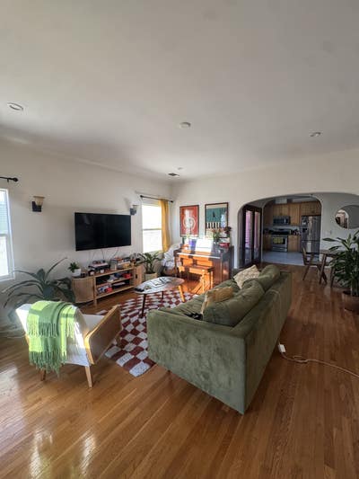 Beautiful 2 Bed 1 Bath in Weho! Main Photo