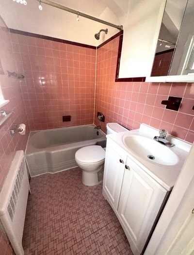 This 850 square foot apartment home has 1 BRs and  Main Photo