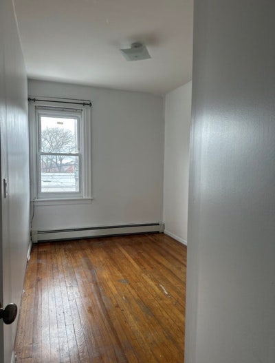 Private Medium Room For Rent Main Photo