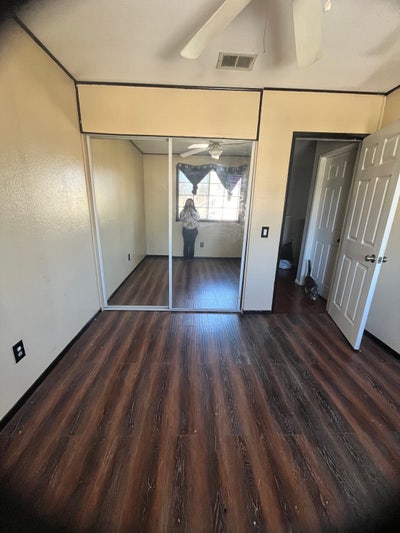 Seeking a new roommate Main Photo