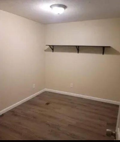 Looking for roommate  Main Photo