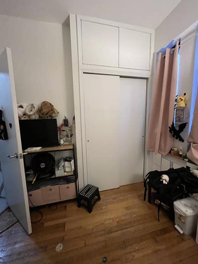 True Bedroom in a 2BR apartment in Prime Murray Hi Main Photo