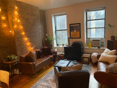 Large Room Available in Spacious 3 Bedroom Main Photo