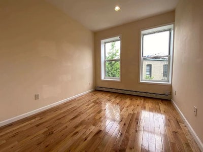 Large Room w/ Private Bath minutes from Manhattan Main Photo