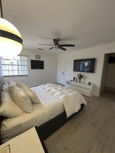 Private room with private bathroom for rent Main Photo