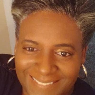 Professional Female seeks a large room Main Photo