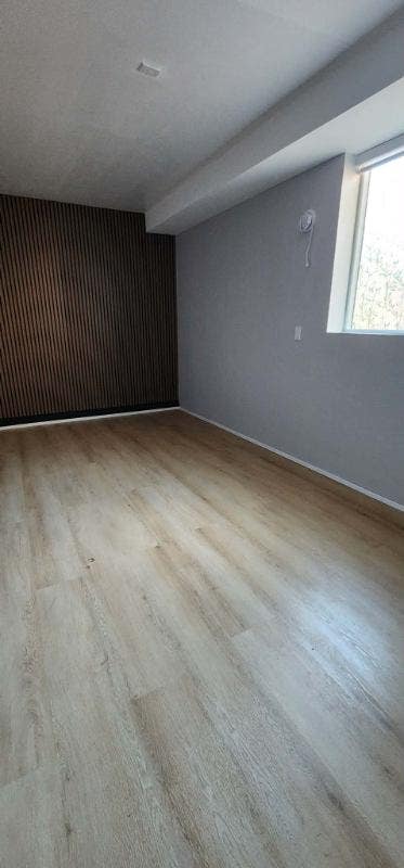 Move_In Ready Room for rent. Los Angeles  (Thai T Main Photo