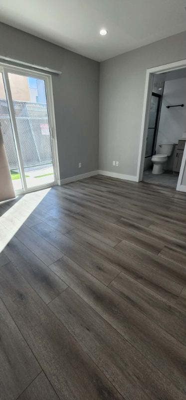 LA room with private bathroom. SHARED apartment Main Photo