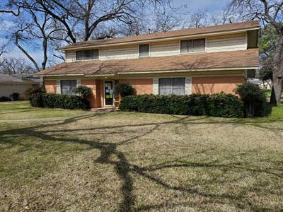 Room in House in a Nice Neighborhood Main Photo