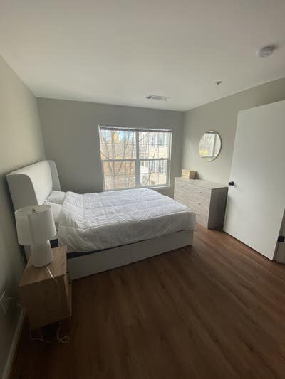 2 rooms in sunny furnished apartmnt close to metro Main Photo