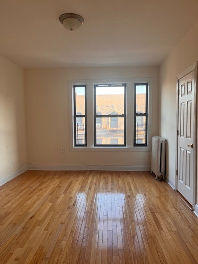 Bedroom in three bedroom apartment Manhattan Main Photo