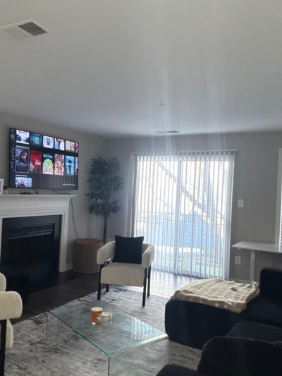 🏡 2 Bedrooms Available – Lease Until November Main Photo