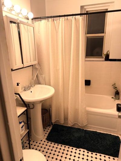 2 rooms available, 2 min from M/R, Home Office Main Photo