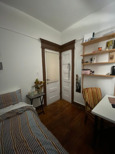 One room for rent in a 3 Bedroom Apartment  Main Photo