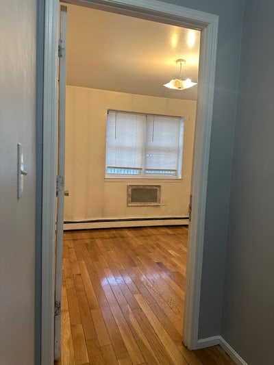 Quiet Room for Rent Main Photo