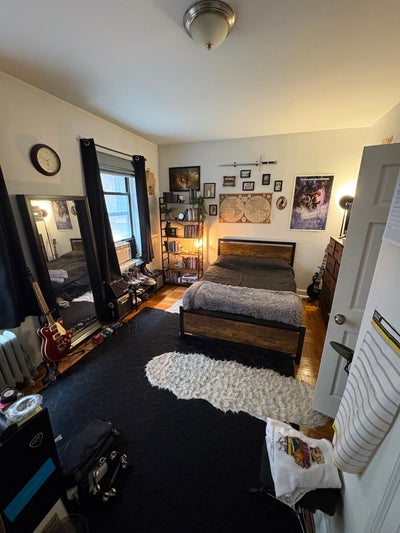 Room in Large 3 Bedroom Apt in Hamilton Heights Main Photo