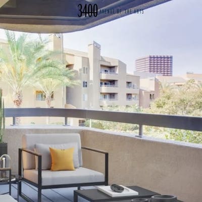 Master bedroom w private bath Main Photo