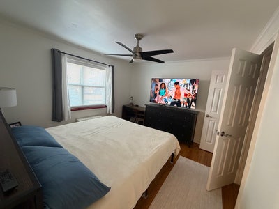 Looking for a female roommate  Main Photo