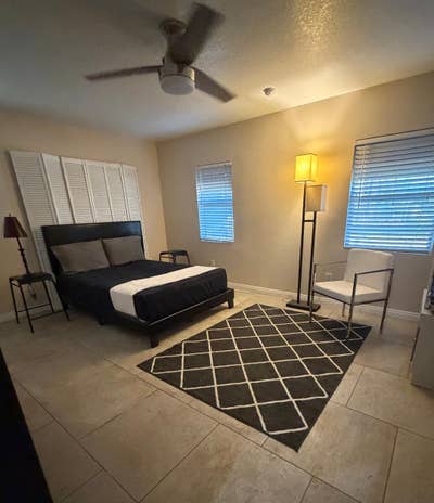 Cozy room in stylish house near downtown Main Photo