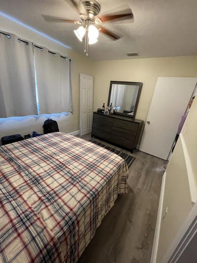 Room for rey Main Photo