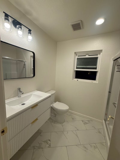 Newly Remodeled Room Main Photo