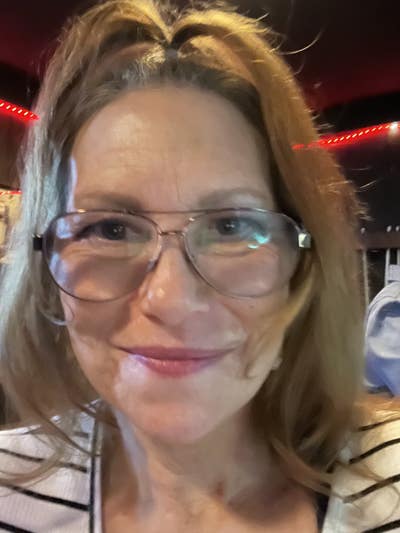 Reliable woman looking for a room in Orange Main Photo