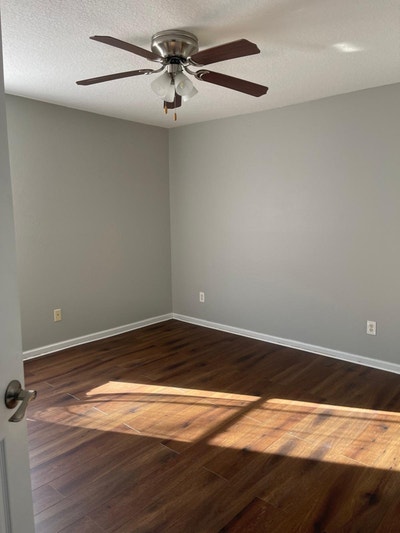 Extra large furnished or unfurnished second floor Main Photo