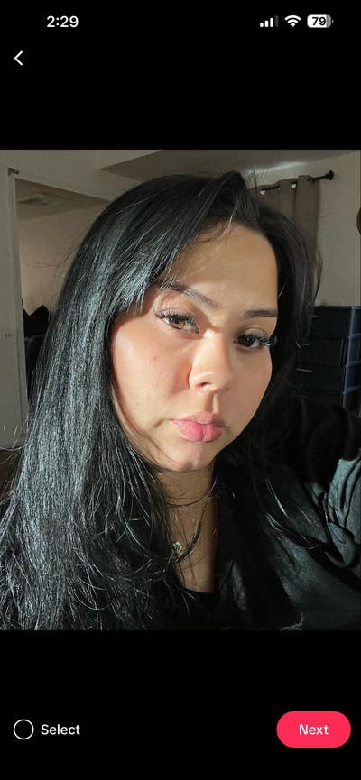 Female worker looking for a room in Anaheim Main Photo